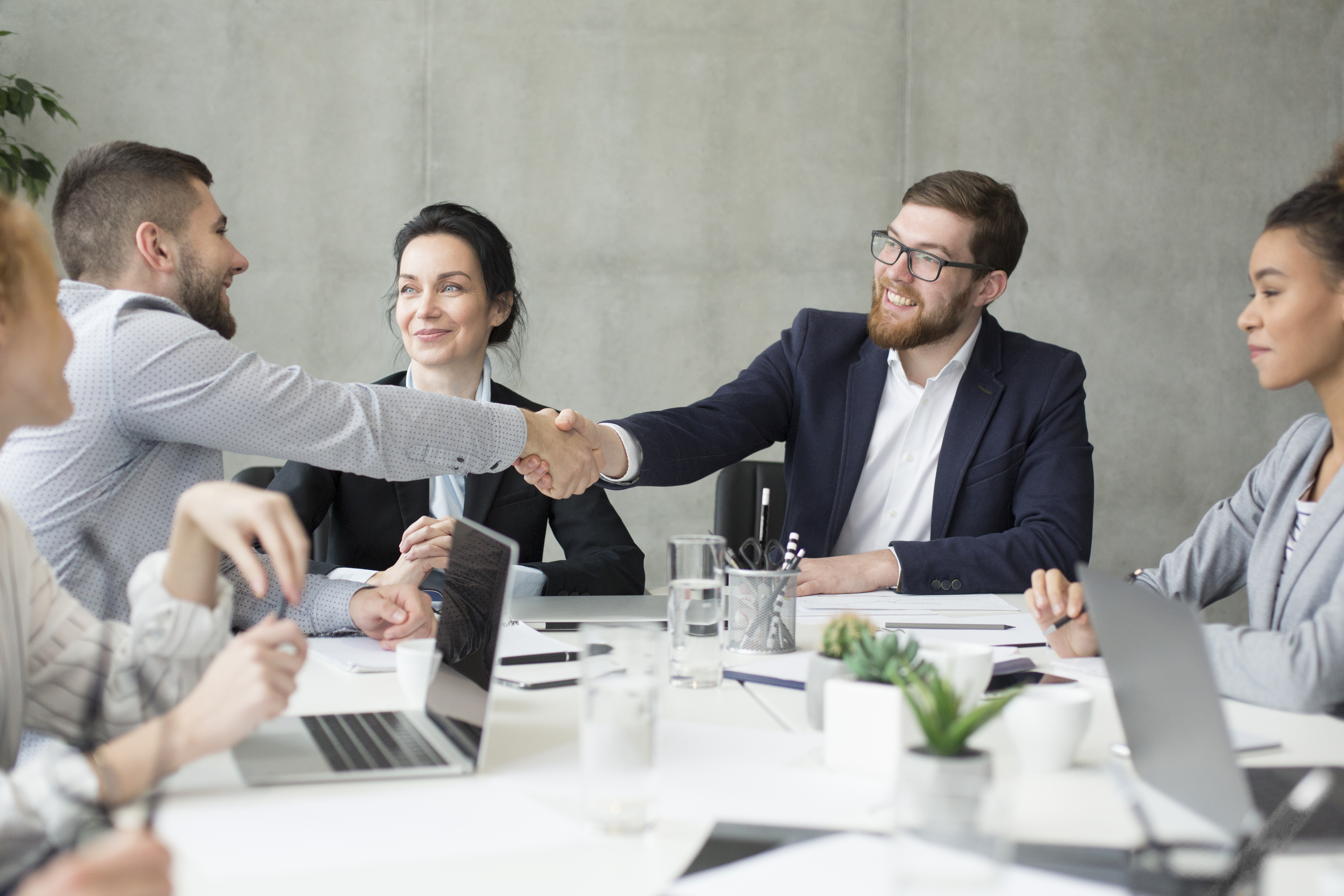 KolayBi' Boss Shaking Hands With Employee At Meeting MBAS8ZA 
